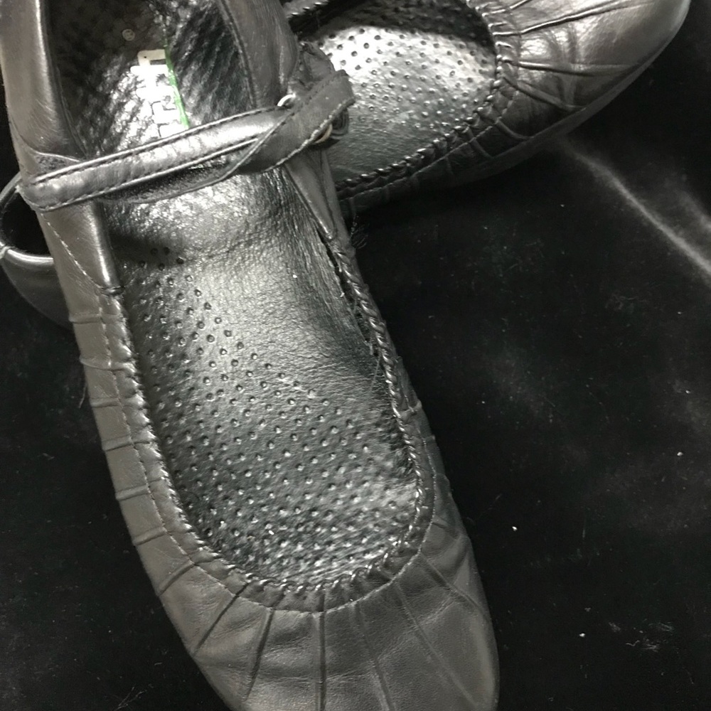 Earth shoes